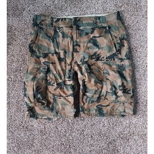 Levi's camo cargo shorts size 38